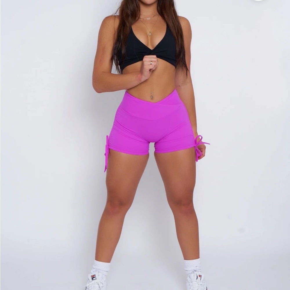 Hot pink pcheebum v waist scrunch butt shorts